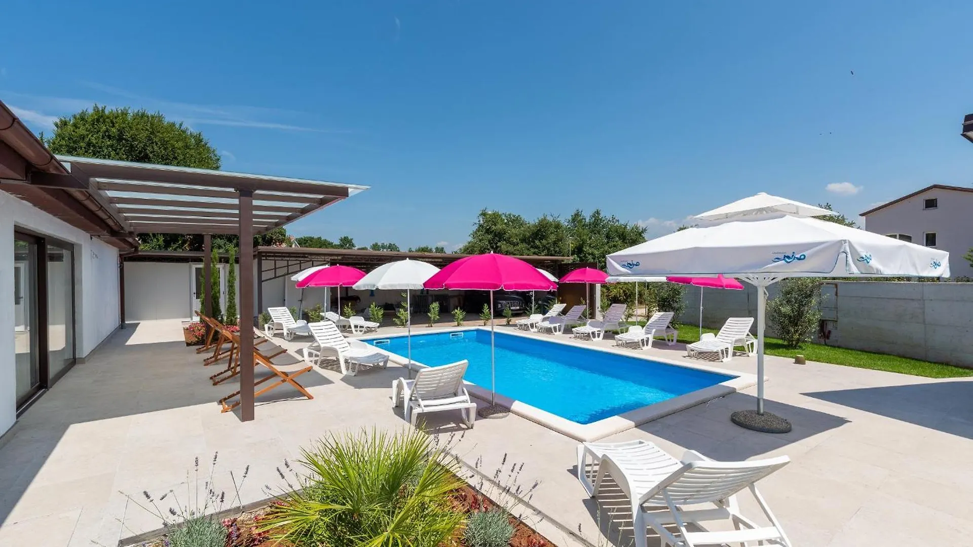 فندق Nino With Shared Pool بوريتش بيت ضيافة