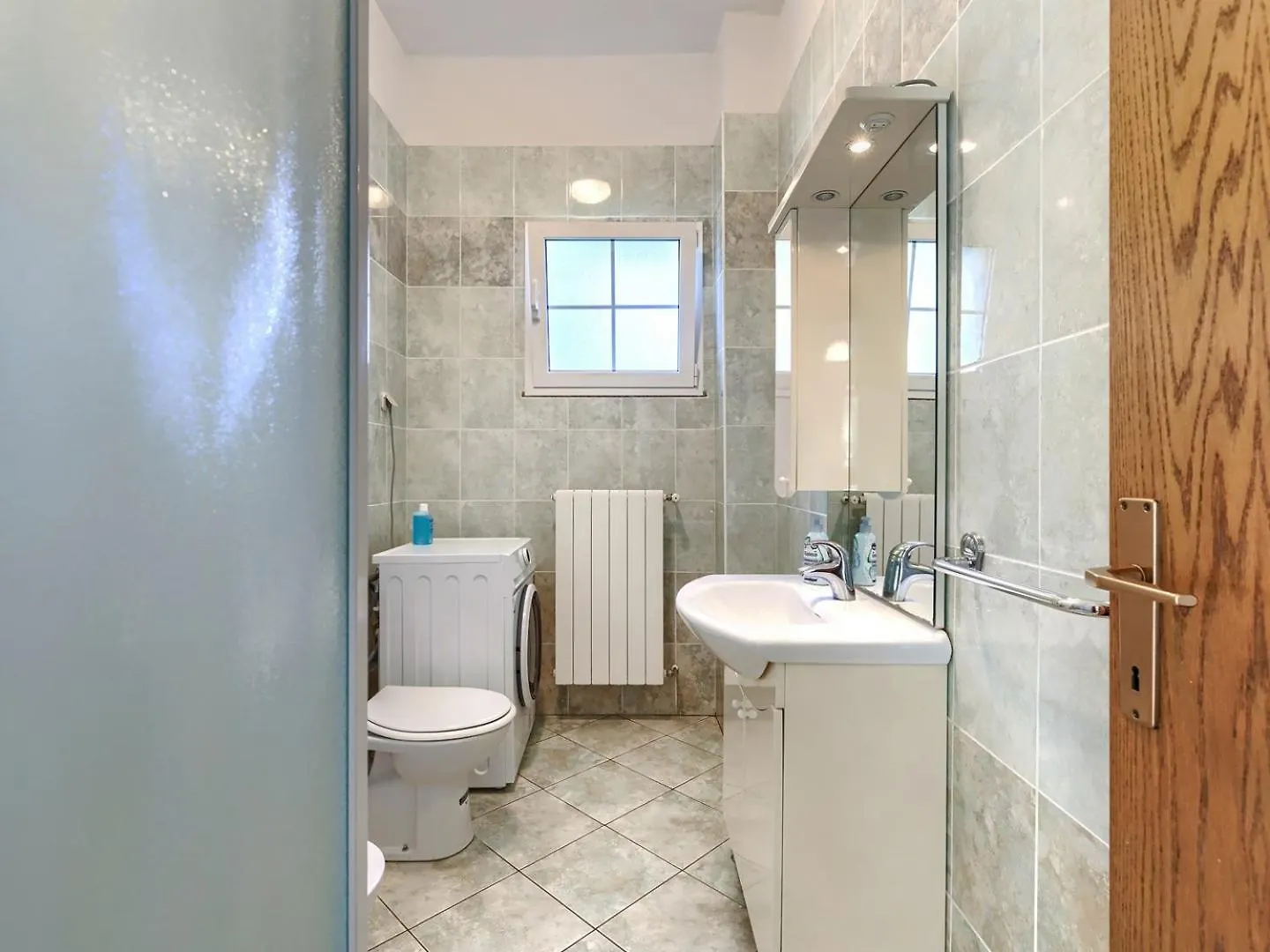 מלון פורץ Nino With Shared Pool בית הארחה