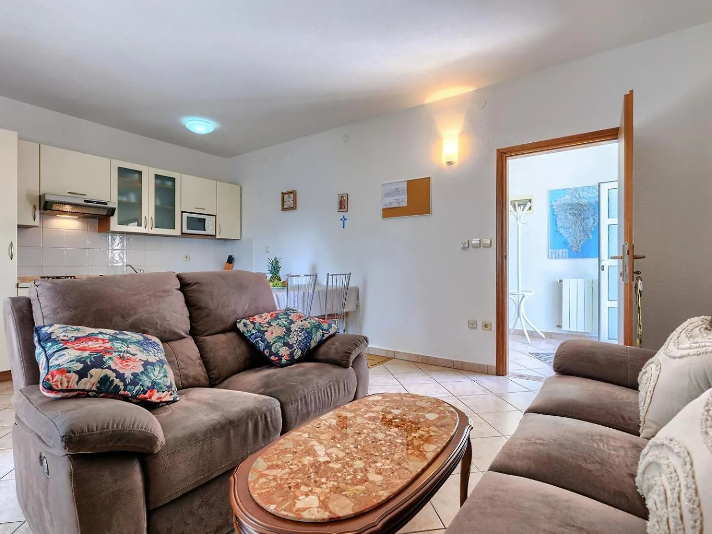 בית הארחה מלון פורץ Nino With Shared Pool